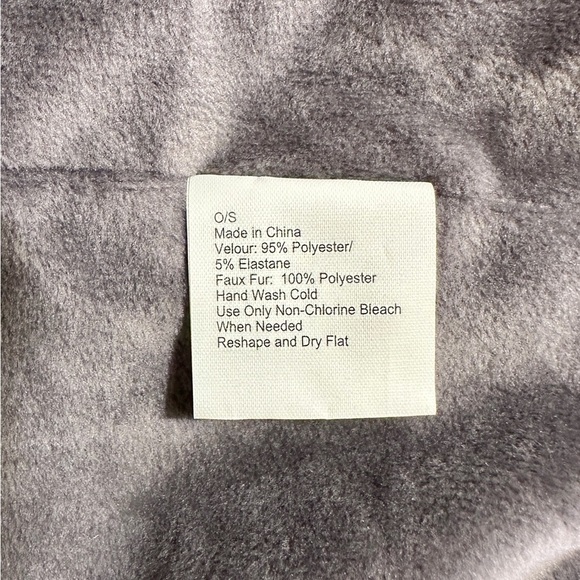 2 NWOT, INFINITY SCARVES. MASSINI, CREAM & SOFT LAVENDER SCARF WITH FRINGE. - Picture 10 of 10